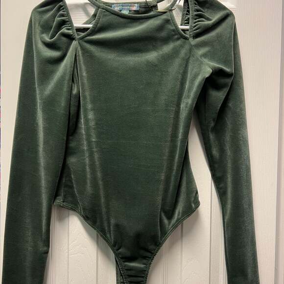 Good Luck Gem Tops - GOOD LUCK GEM Dark Green Velvet Long Sleeve W/Shoulder Cutout Bodysuit Size XS